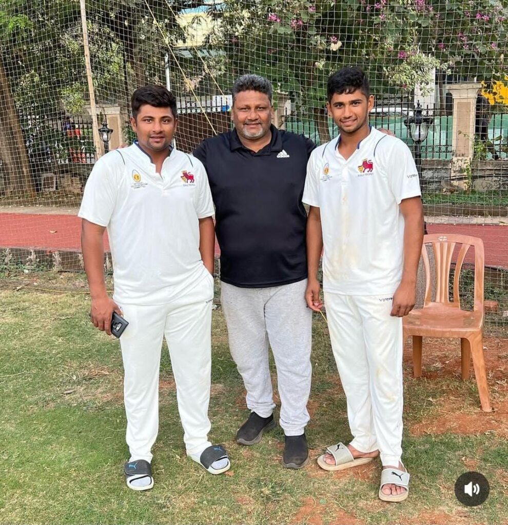 sarfaraz khan with his father in the middle and brother musheer khan cricketpill.com